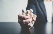 Déshériter un proche peut coûter cher