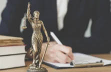 Notaire ou avocat : à qui s&rsquo;adresser ?