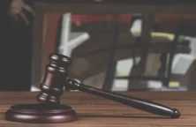 Delon, Depardieu : deux stars de cinéma, deux collections aux enchères