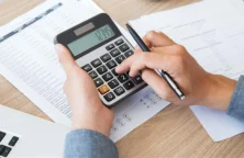 impots-calculatrice (© Freepik)