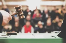 Des NFT à la licence de taxi: explosion des ventes aux enchères de biens incorporels