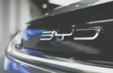 Voitures électriques : comment le chinois BYD va-t-il conquérir l’Europe ?