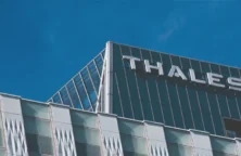 Thales prévoit une hausse de sa rentabilité à 14% d&rsquo;ici à 2028