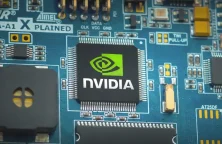 Nvidia atteint la valorisation historique de 5 000 milliards de dollars