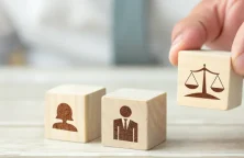 Succession Delon : la guerre des mots cache une bataille juridique complexe